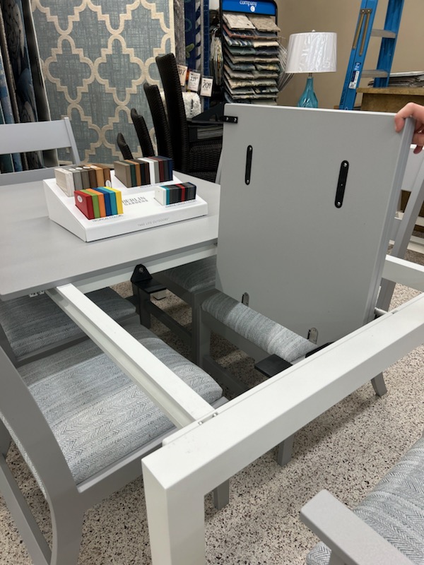 Berkley Expandable 42″ x 42″ Table